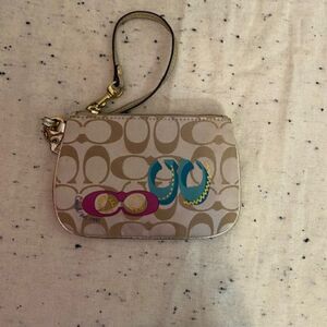 Coach Signature Applique Khaki/Blue/Raspberry Wristlet